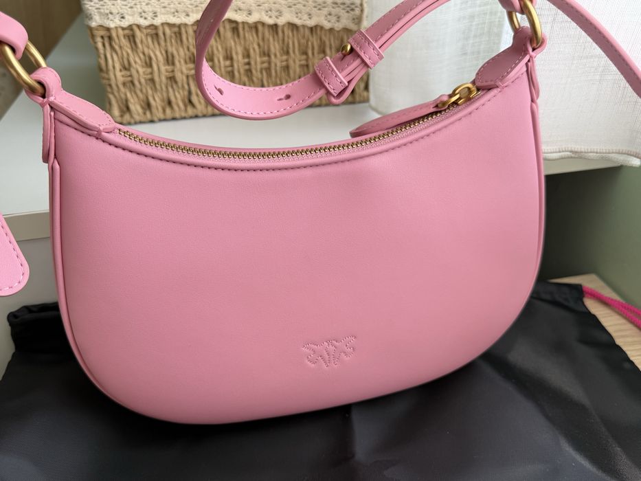 Чанта Pinko half moon в розово