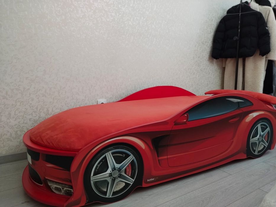 Детская кровать-машина