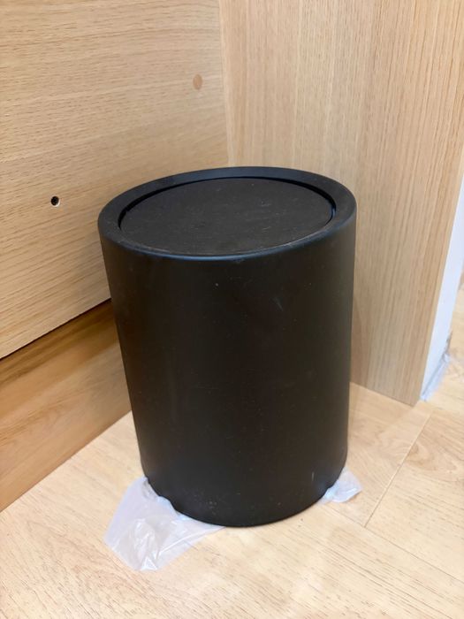 Cos de gunoi negru cu capac culisant