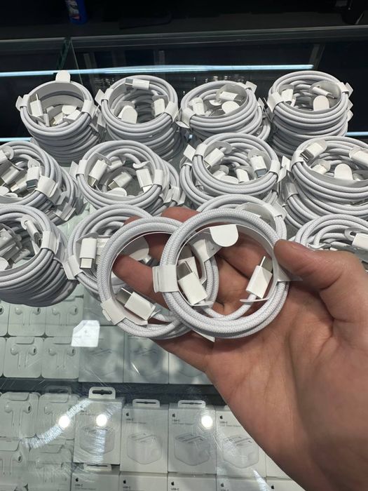 Apple Adapter 20w and Usb-C IPhone 15/16 Series