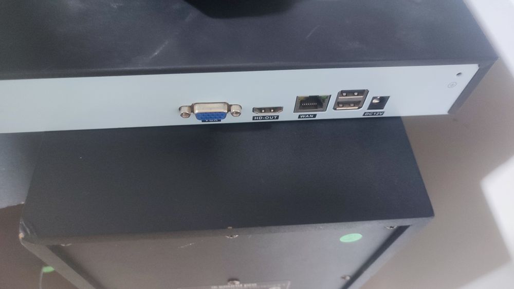 Видеорегистратор  DSS IP  8 каналный 500 gb HDD хороший состояние