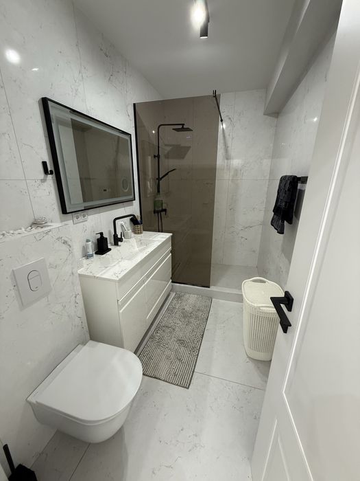 Apartament cu 3 camere Str Doinei