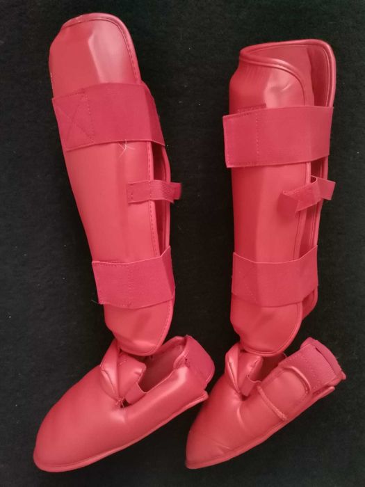 Tibiere si botosei karate albe si rosii