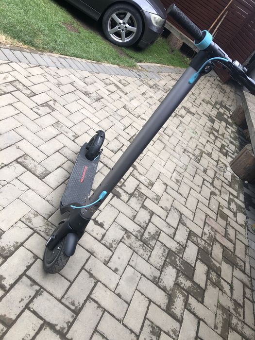 Trotineta electrica pm350 20 km pentru copii far led fata si stop pe spate totul este functional doar ca la inceput scartaie 10secunde fara incarcator