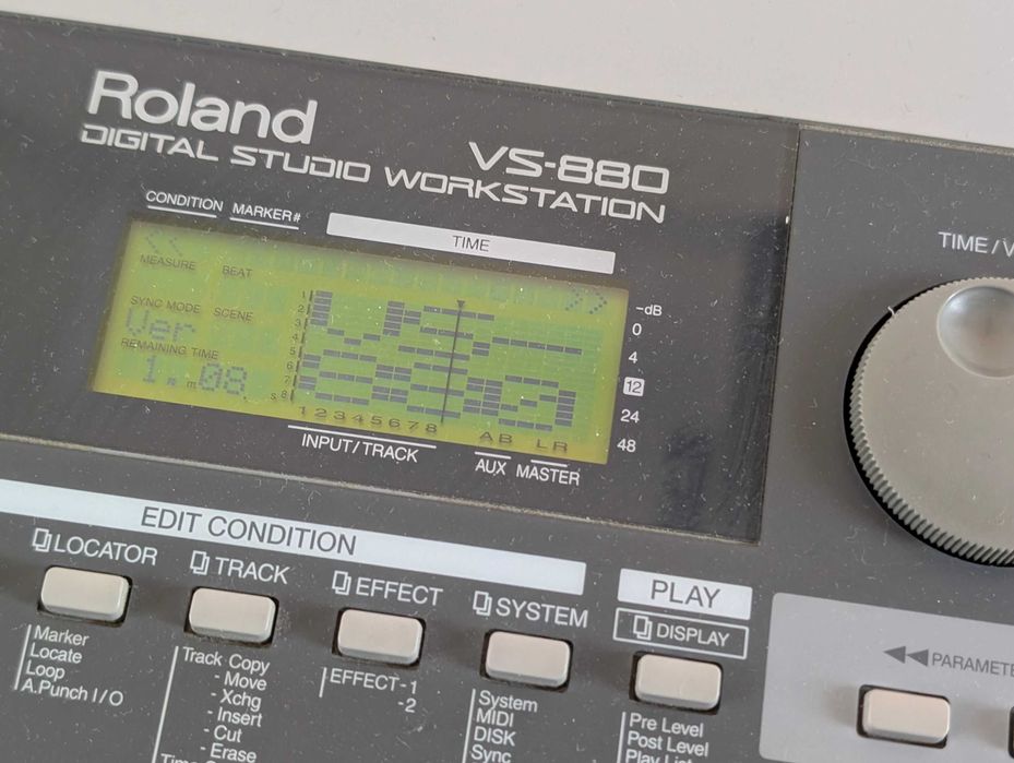 Roland Digital Studio Workstation VS-880 Multitrack