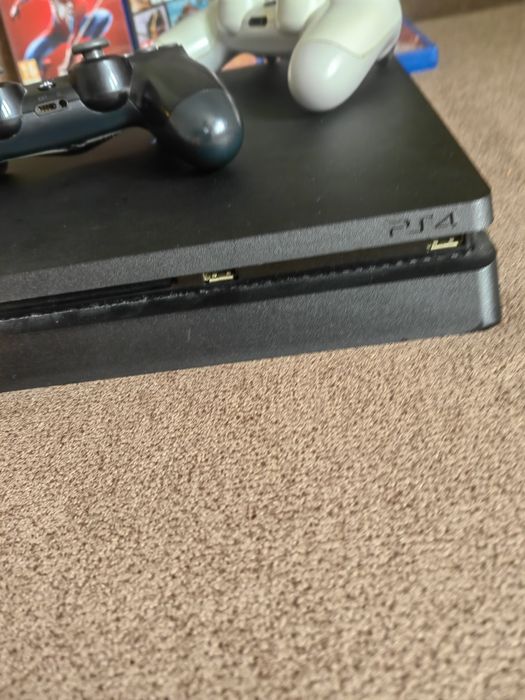 Pachet Consolă PlayStation 4 Slim 500GB + 2 Controlere DualShock 4 + 7 Jocuri (Top Titles)