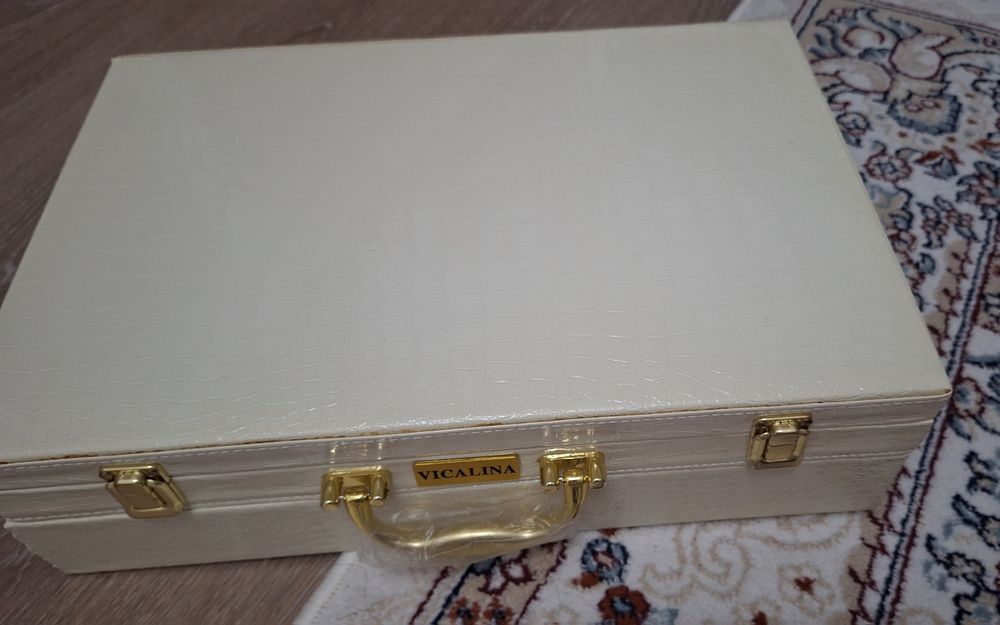 Столовые приборы, Чемодан Викалина