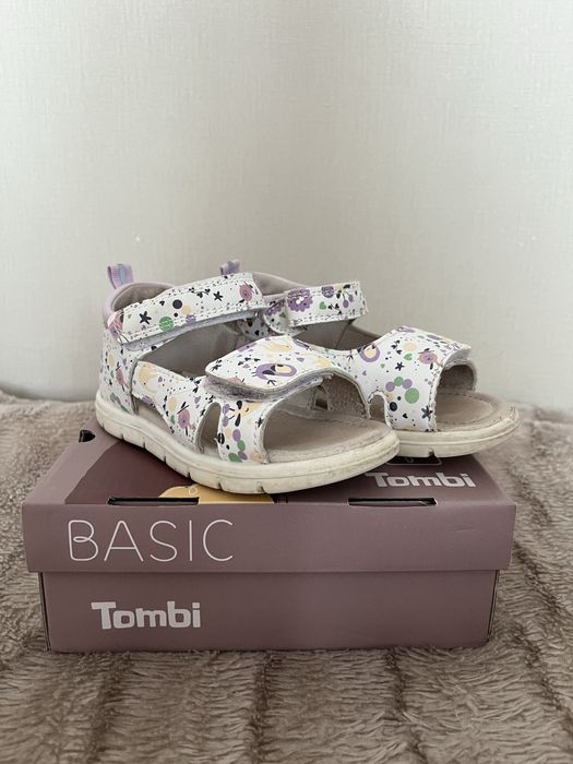 Продам детские сандали