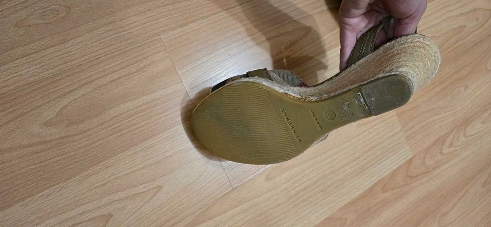 Burberry 40 номер-дамски сандали