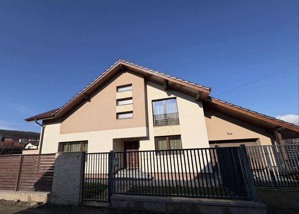 PF vand casa individuala 5 camere, 168 mp utili, teren 495 mp Campului