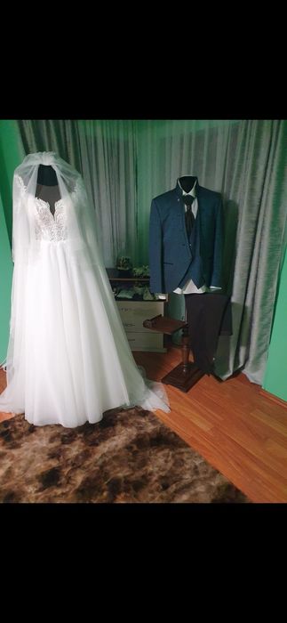 Rochie de mireasa cu maneci fluture.
