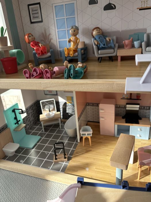 Дървена къща за кукли