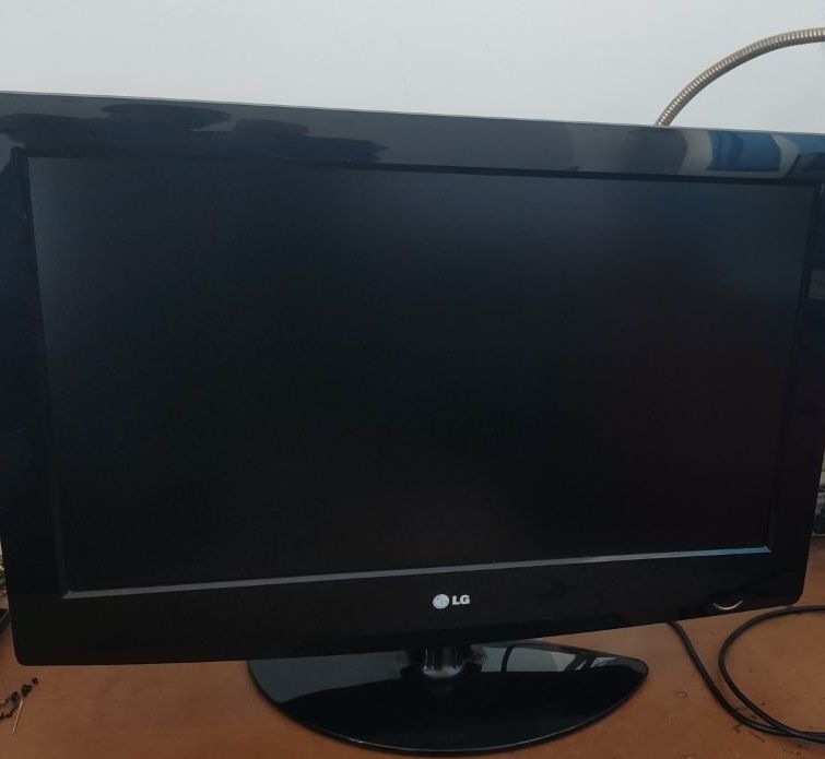 Ремонт телевизоров замена экрана с горантией  бытовой техники на выезд