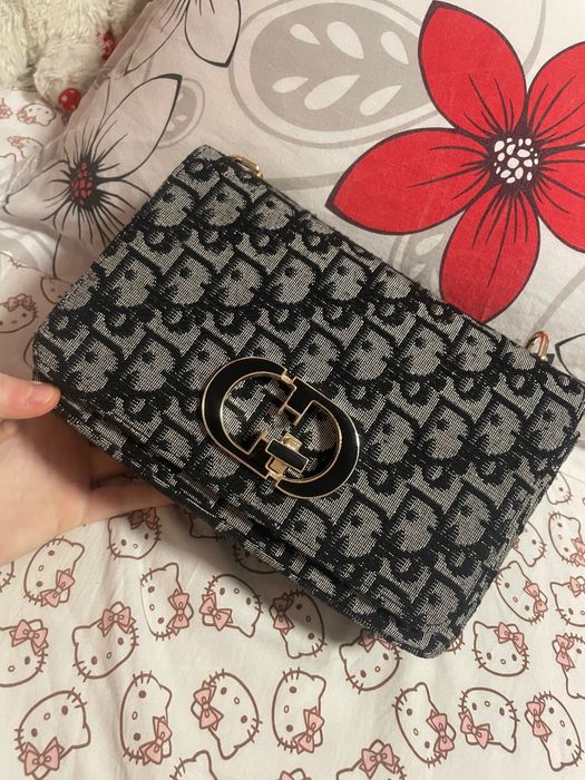 Продавам мини чанта