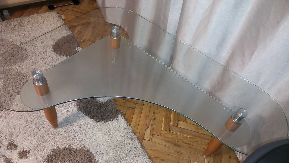 Стъклена холна маса