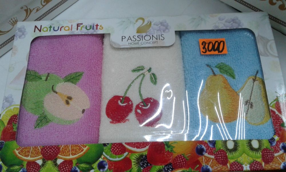 Продам белые махровые полотенца