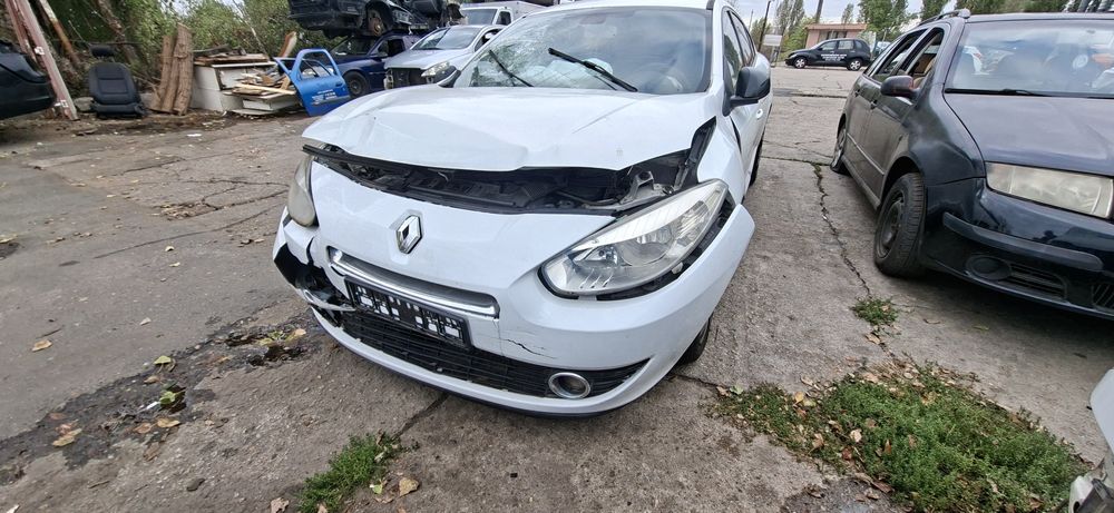 Dezmembrez Renault Fluence 1.6 Benzina 2011