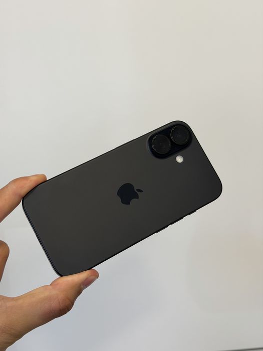 Отличен iPhone 16 94% батерия