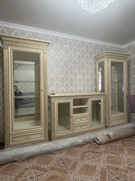 Продам сервант в комплекте