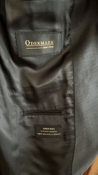 Продам костюм новый