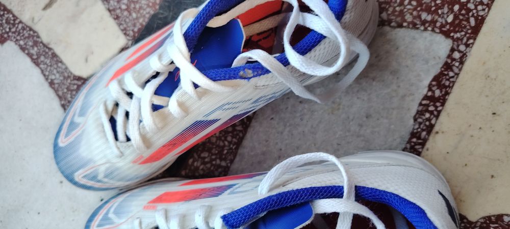 Бутонки Adidas и Nike