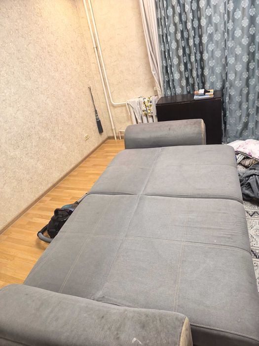 Продам диван в среднем состоянии