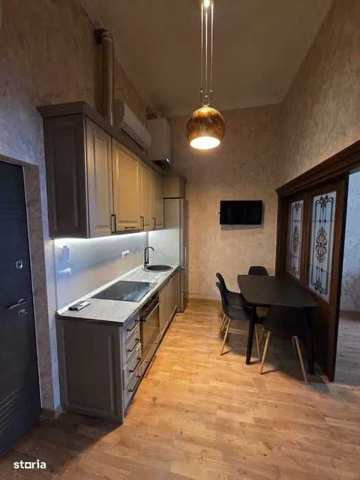 Vând apartament premium cu 2 camere, în centrul istoric al Sibiului, orașul de jos