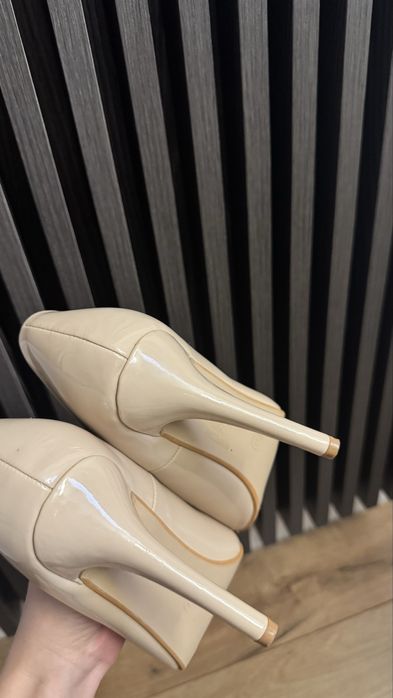 Pantofi stiletto marime 37