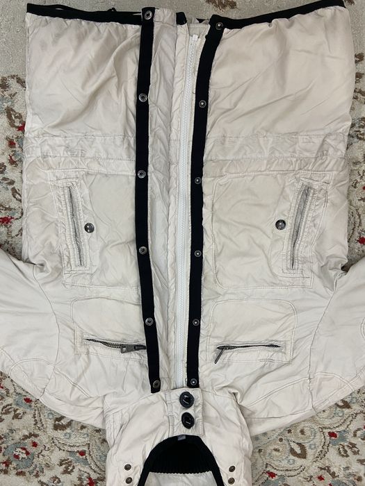 Продаю Куртка Moncler белая с капюшоном