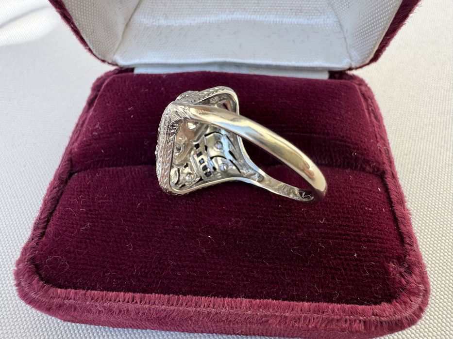 Inel din aur, diamante si safire