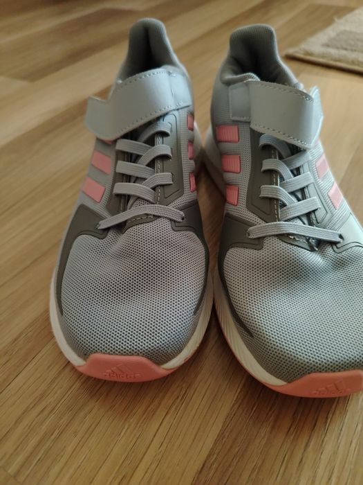 Нови детски  adidas 35  номер