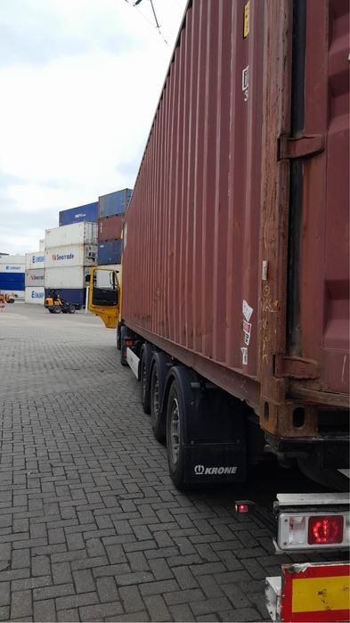 Container maritim depozitare