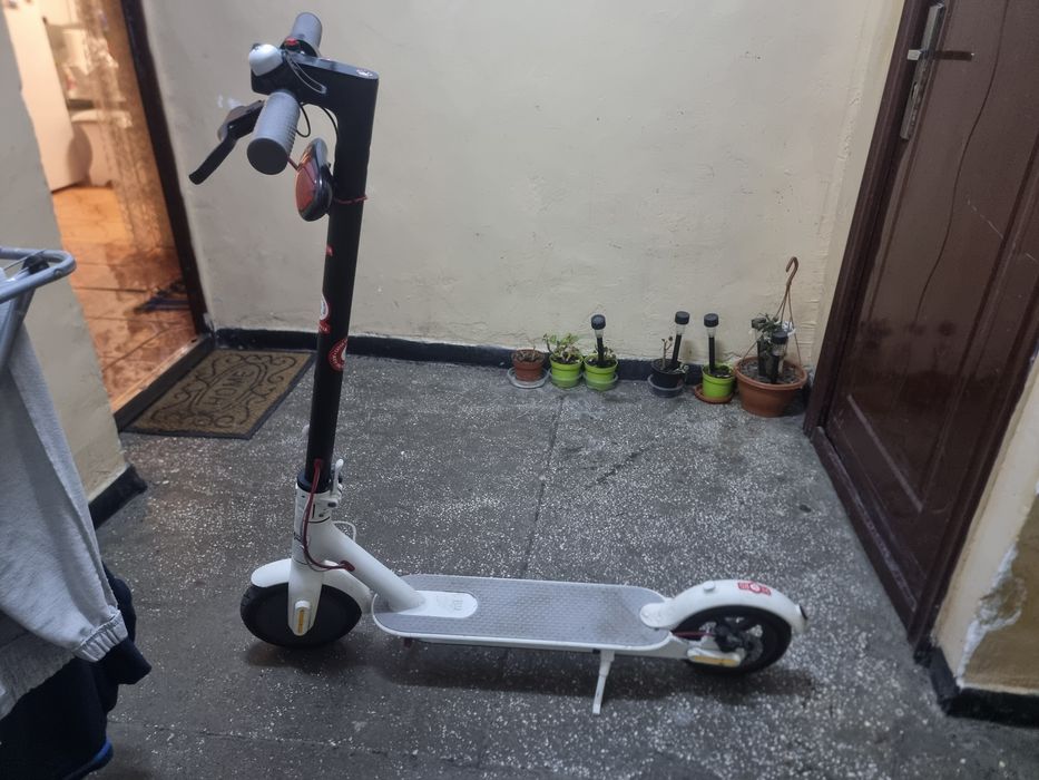 Trotineta electrica Xiaomi Mi Electric Scooter, IP54, Aluminiu, viteza