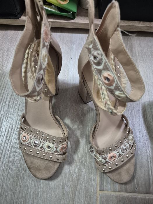 Sandale Catwalk 36 beige cu aplicații
