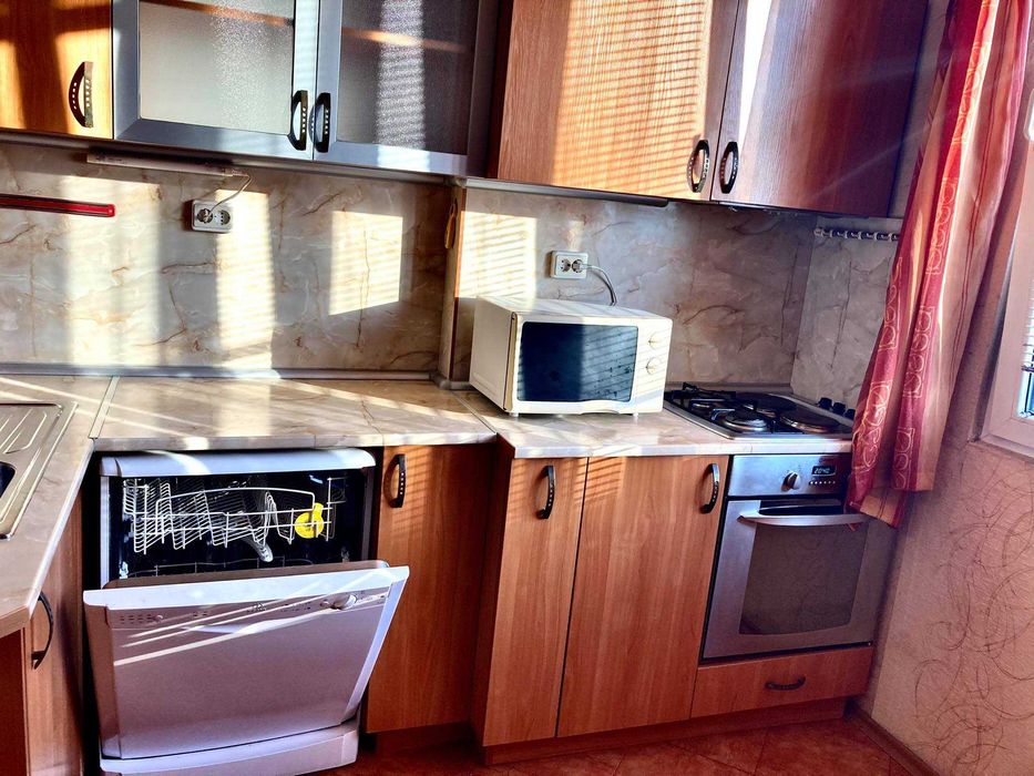Дава се под наем Тристаен апартамент в Бургас, Славейков - 67 кв.м за 204 € - Снимка #3