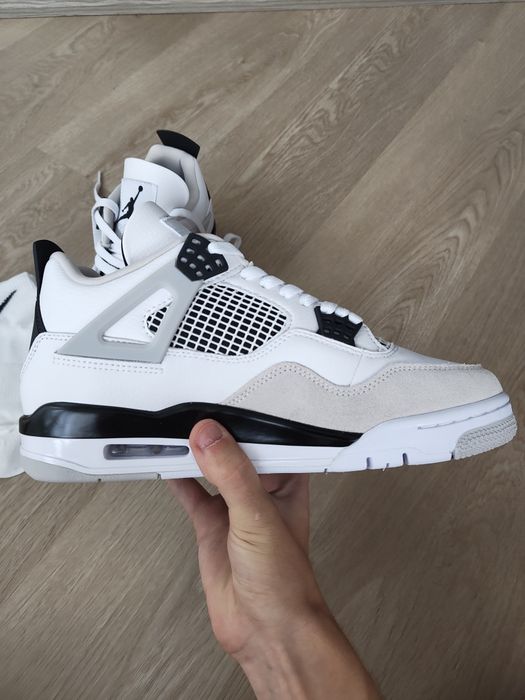 *STOC NOU* Jordan 4 Military Black, marimea 42, sosete Nike gratis!!