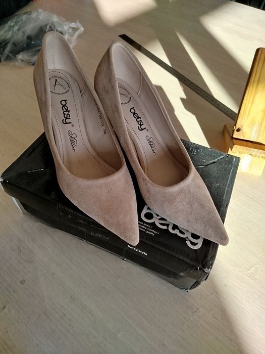 Продам вечерние туфли