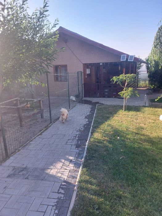 Vand casa parter 120 mp,teren 1000 mp + foisor si bucatarie vara 50 mp