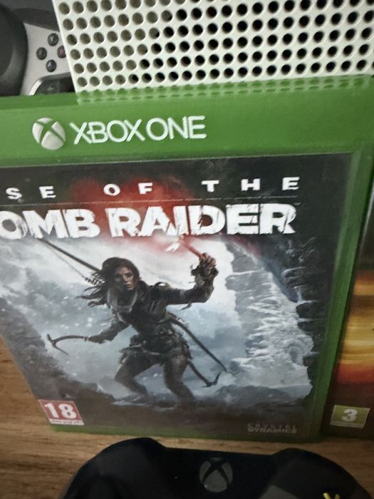Xbox one S +2 джоистика+6игри+волан с педали