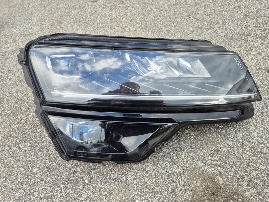 Десен фар Skoda Karoq Шкода фарове