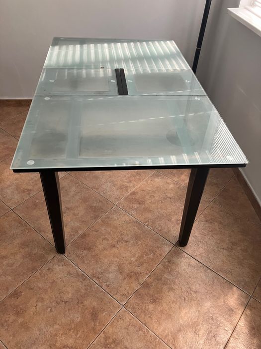 Кухненска маса за хранене