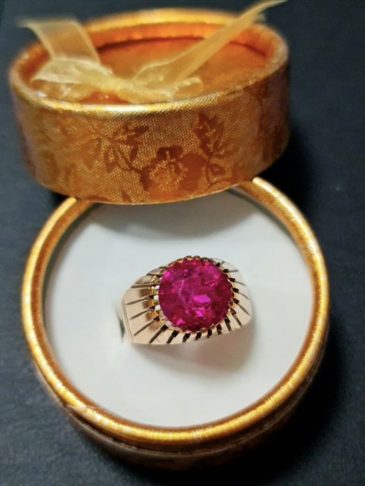 Золотое советское кольцо с рубином 583 пробы
