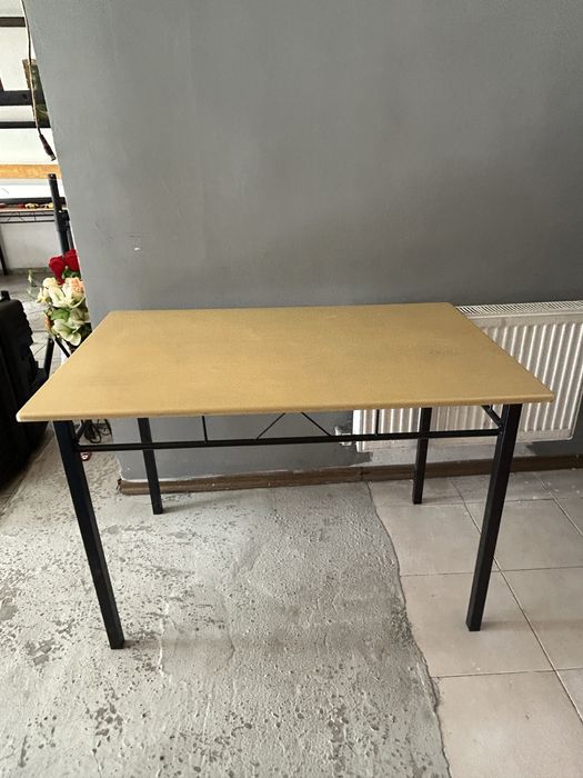 Маси и столове.