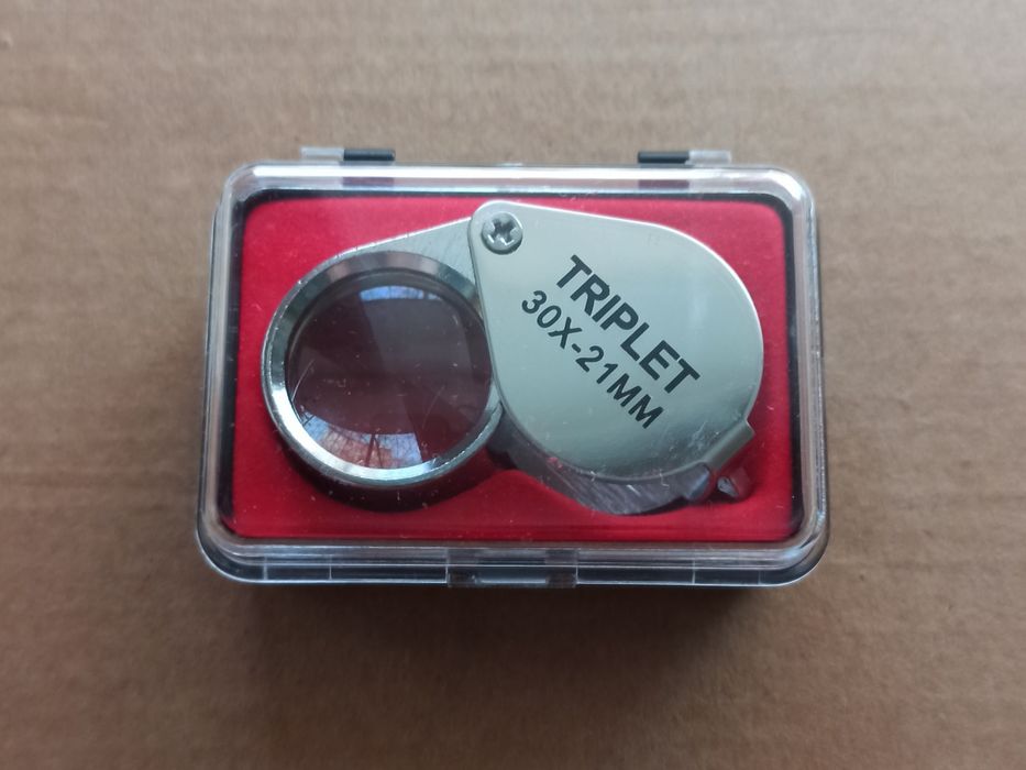 Ювелирные весы и лупа