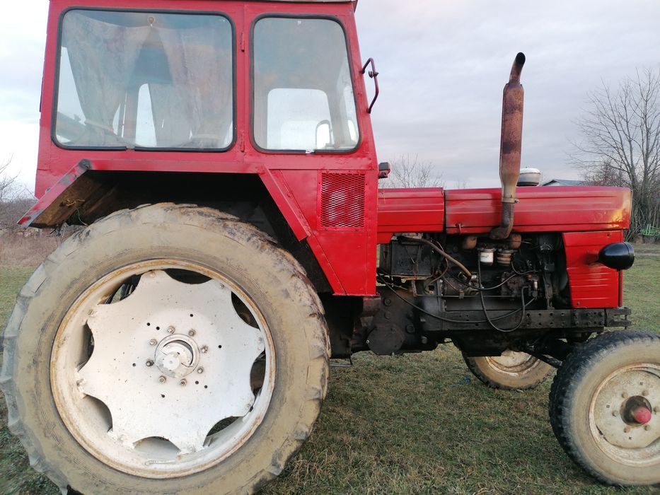 Universal UTB U650 cu utilaje