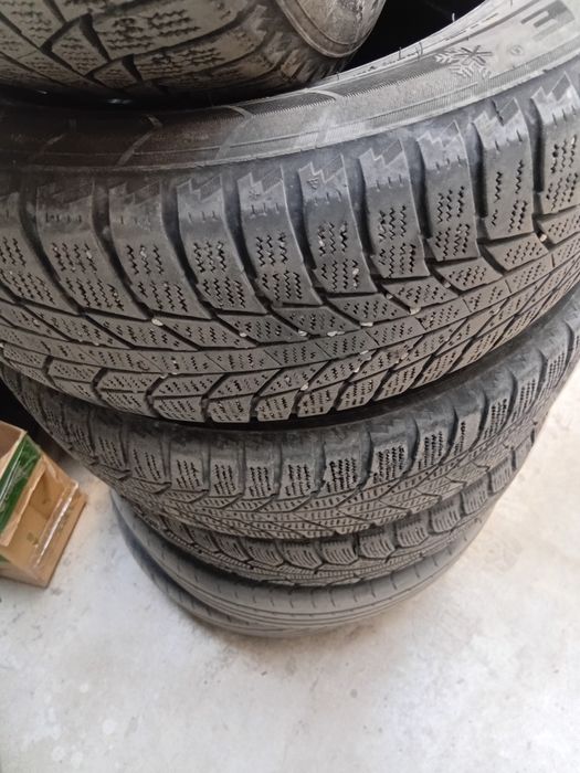 Продам комплект зимних шин