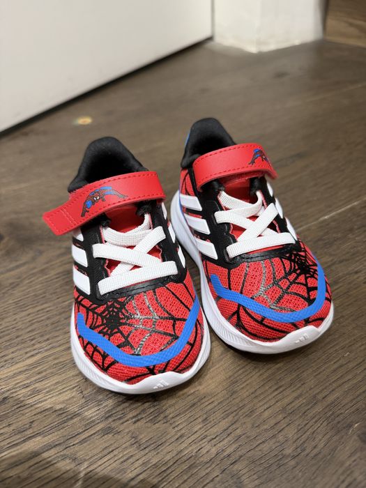 Кроссовки Adidas