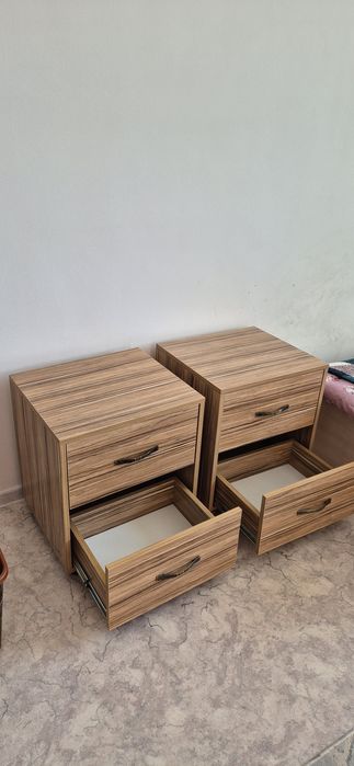 Две прикроватные тумбы