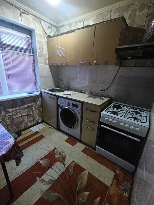 Фрунзиски Бегим магазини 4 қаватда 2 хонали квартирра сотилади.ID:1474