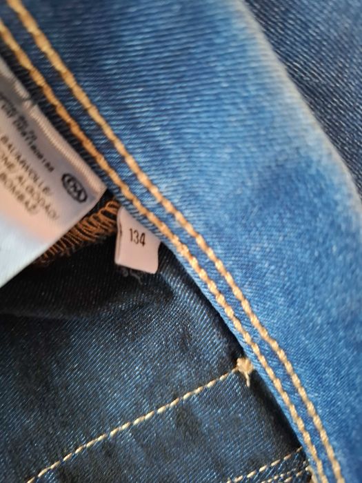 Pantaloni blugi+ bluza . Mar 134